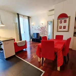 The Red In With Free Parking Florencia