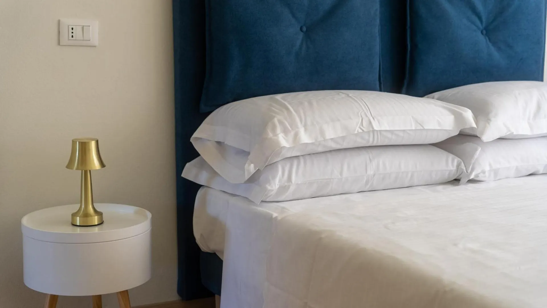 Hotel Eden Toscolano Maderno 3*,  Italy